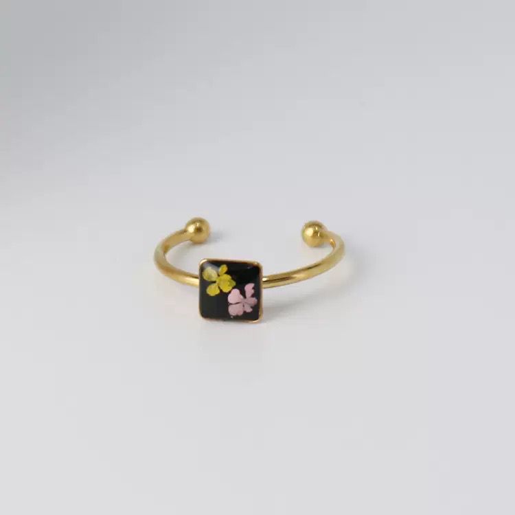 Floral Noir Ring