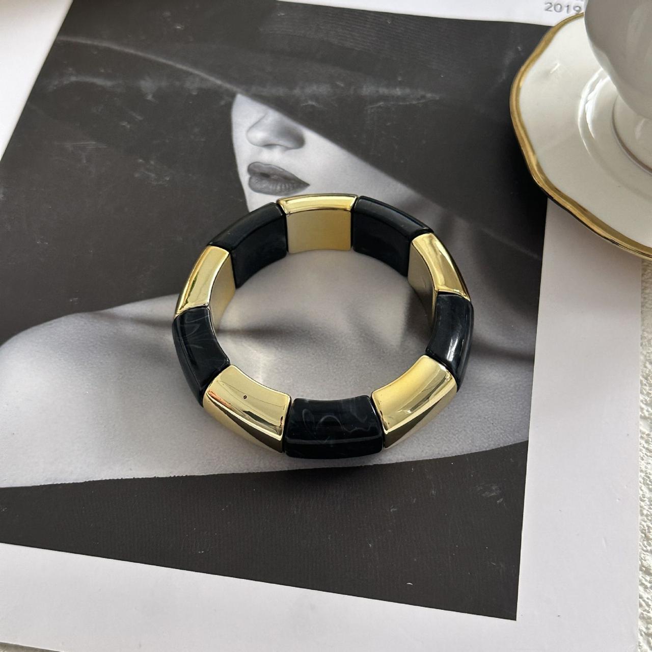 Retro Luxe Chunky Bangle