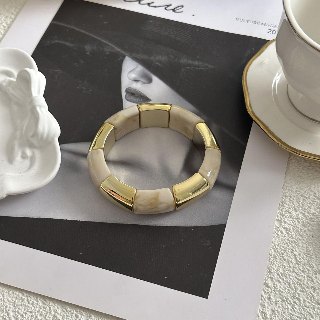 Retro Luxe Chunky Bangle
