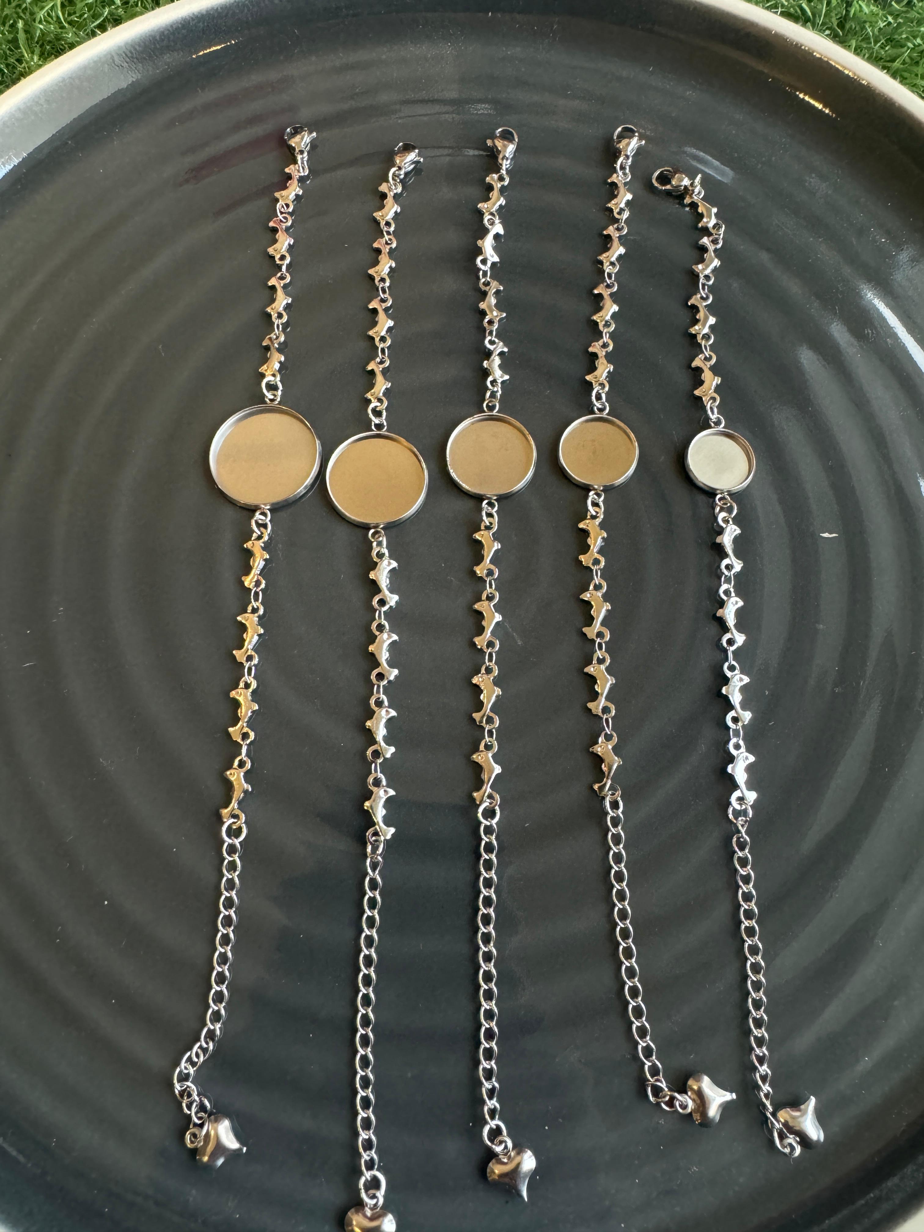 Silver bracelet dolphin chain design