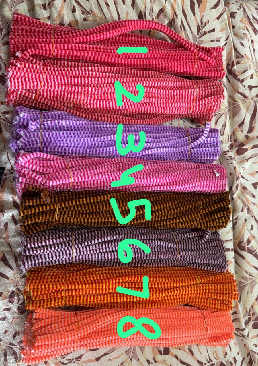 Dual shade pipecleaners