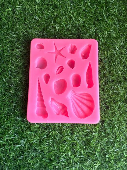 14 in 1 pink shell mould - beach mould