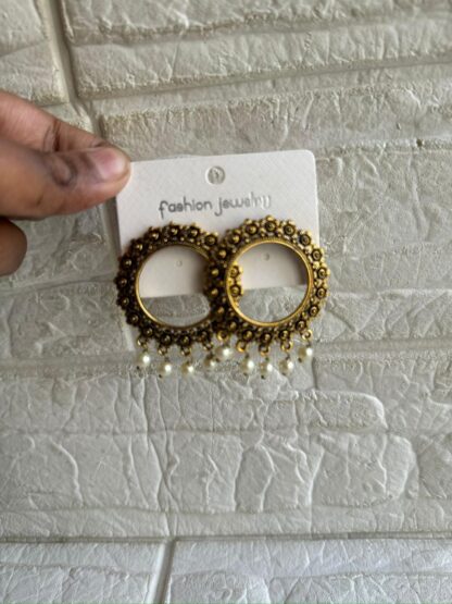Small Round Earring With Pearl - Image 2